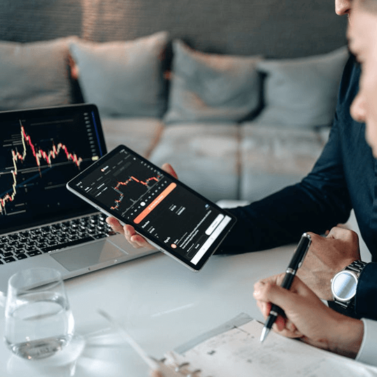 Freund Genta - Team von Kryptowährungsexperten